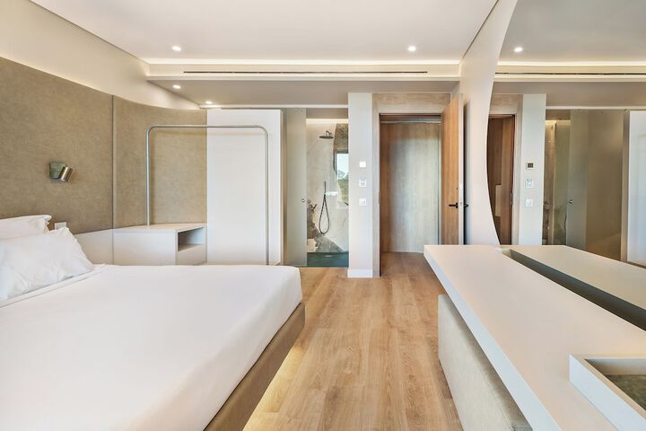Room 6 of 120