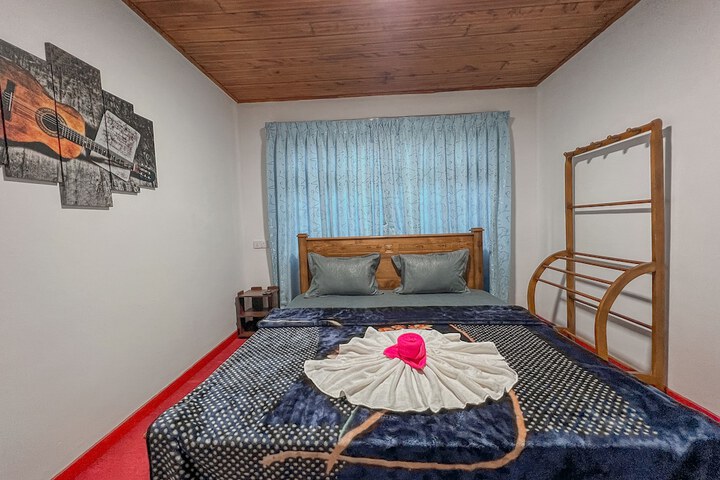 Room 8 of 16