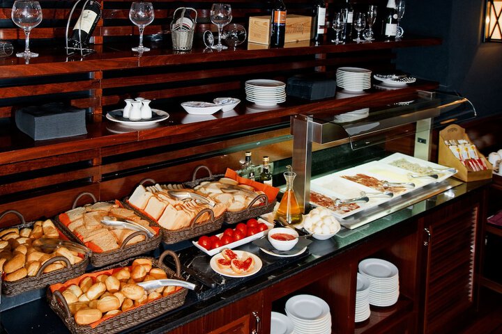 Breakfast/Coffee Service 64 of 94