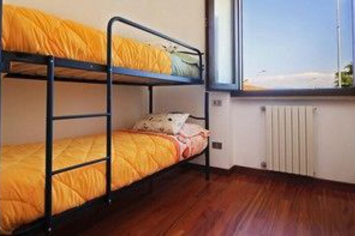 Room 221 of 499
