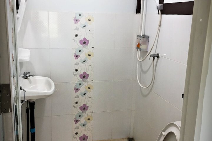 Room 17 of 27