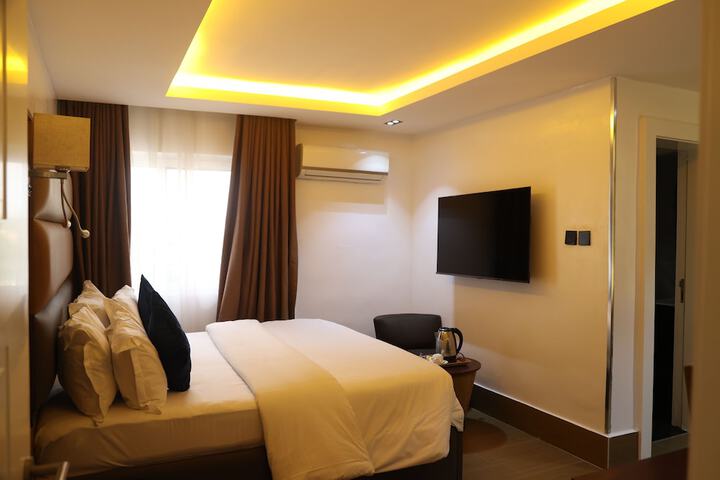 Room 11 of 27
