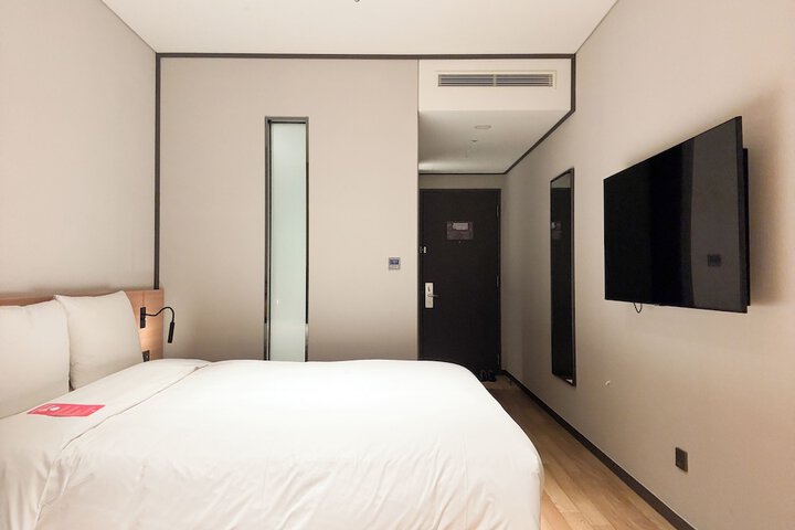 Room 20 of 100