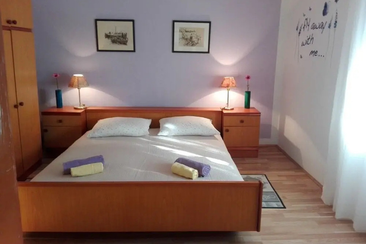 Room 3 of 17
