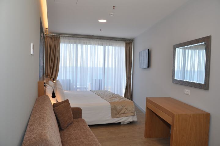 Room 16 of 38