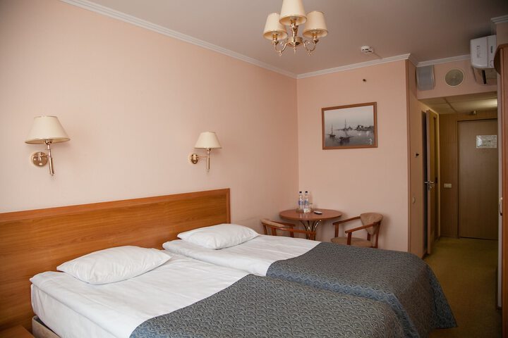 Room 6 of 49