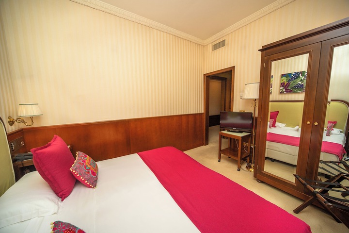 Room 4 of 29