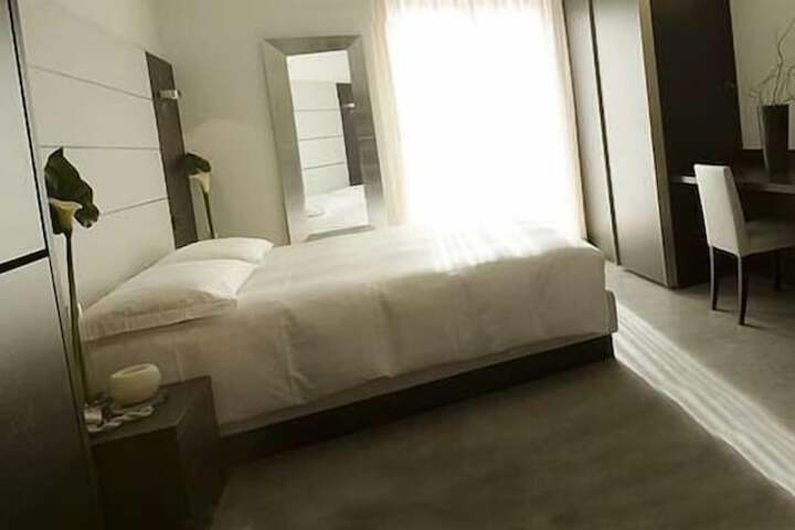 Room 8 of 32