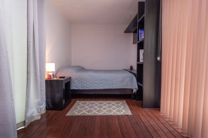 Room 5 of 11