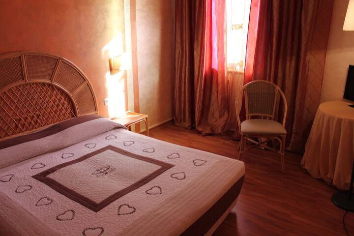 Room 9 of 20