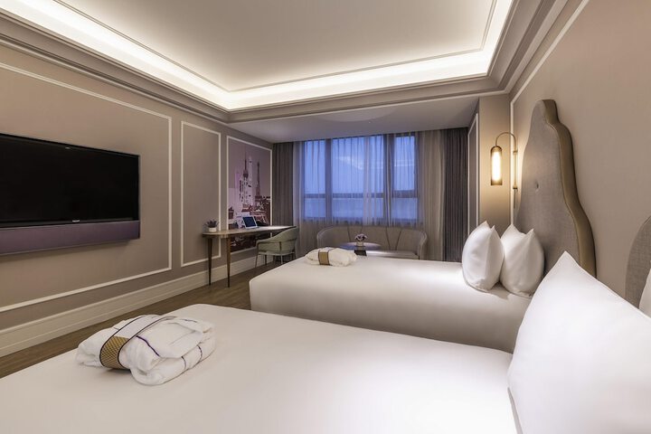 Hotel Entry