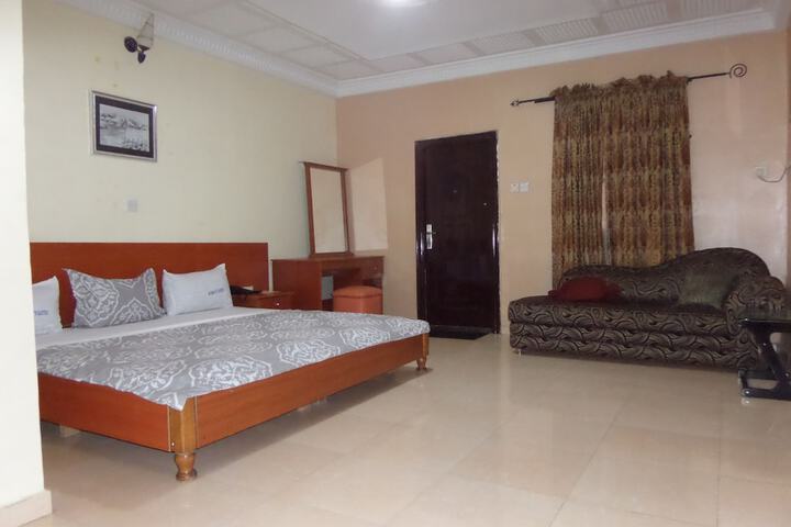Room 14 of 28