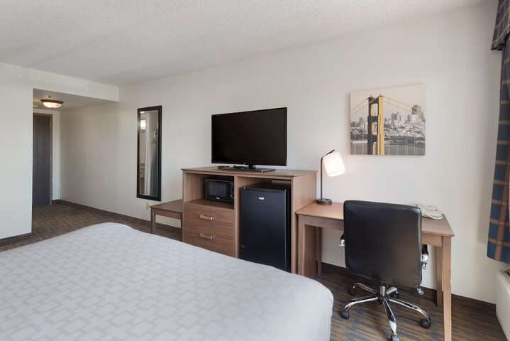 Standard | King Bed (10 of 15)