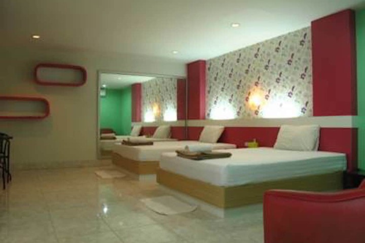 Room 7 of 32