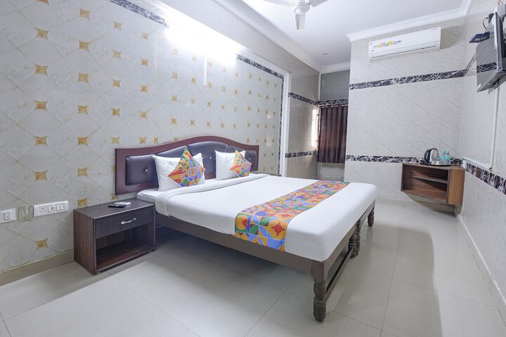 Room 8 of 17