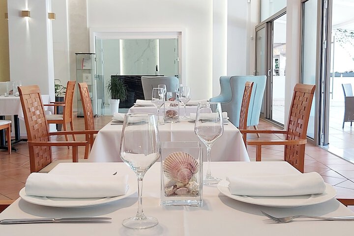 Dining 37 of 54