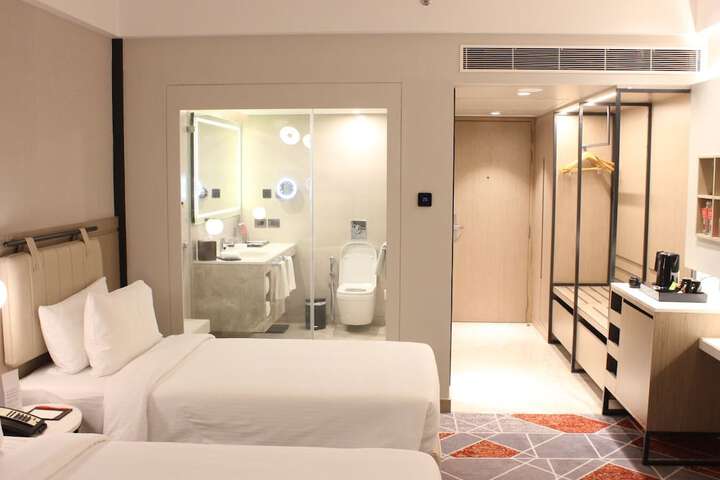 Room 10 of 65