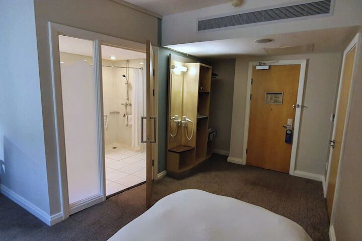 Room 17 of 96