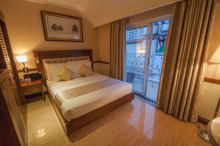 Room 3 of 50