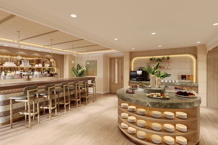 Lounge 107 of 122