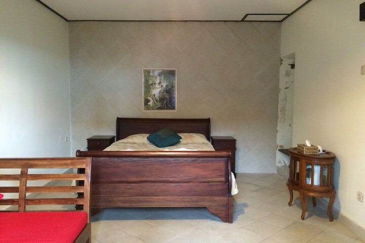 Room 12 of 32