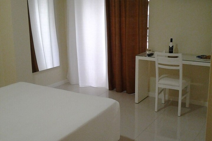 Room 5 of 63