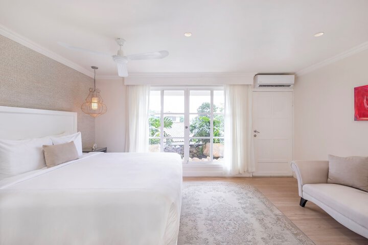 Room 8 of 94