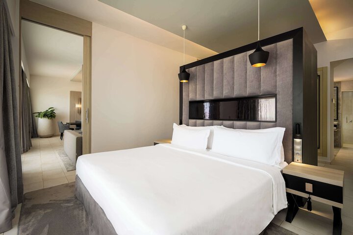 Room 34 of 203