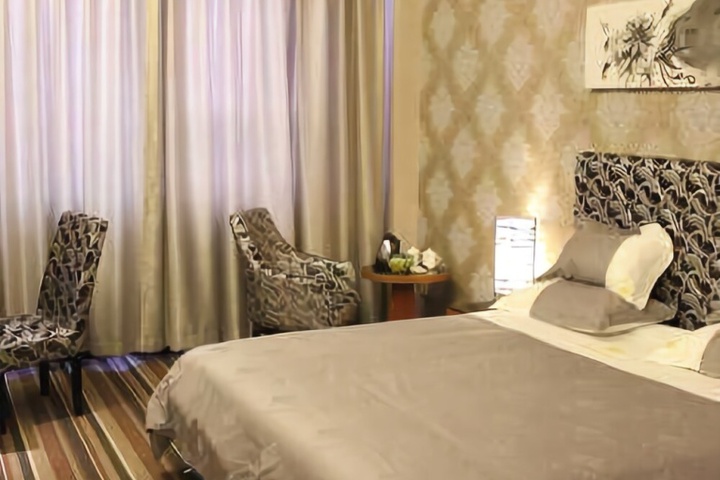 Room 7 of 8