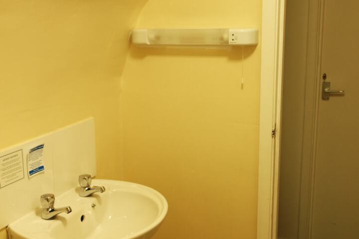Room 122 of 160