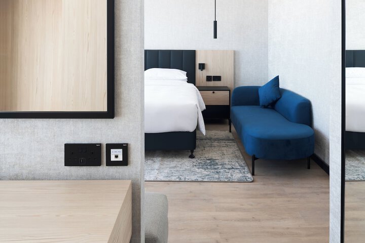 Room 14 of 87