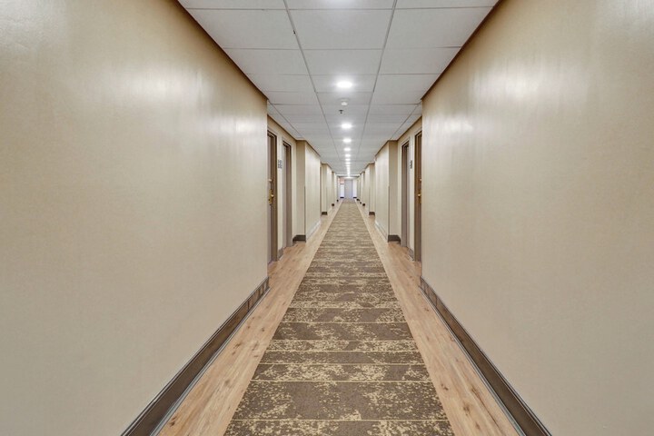 Ballroom/Hall 66 of 89