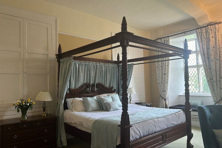 Room 7 of 90
