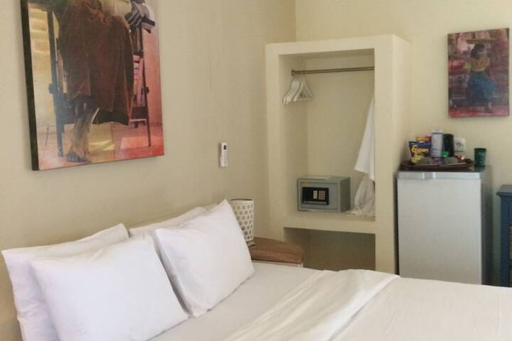 Room 9 of 106