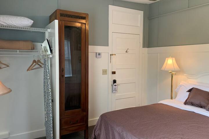 Traditional Double Room 1 Queen Bed Garden View (2 of 58)