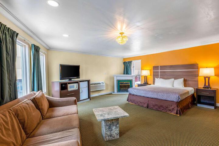1 King Bed Accessible (6 of 16)