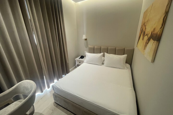 Room 52 of 92