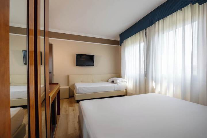 Room 7 of 42