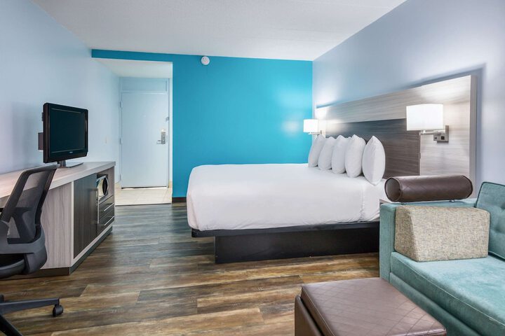1 King Bed (8 of 8)