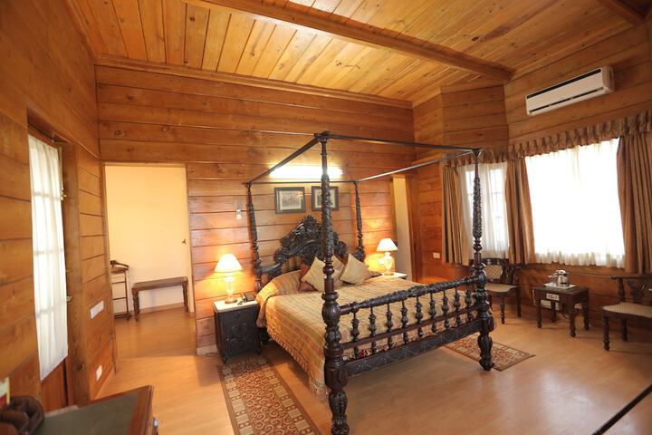 Room 5 of 16