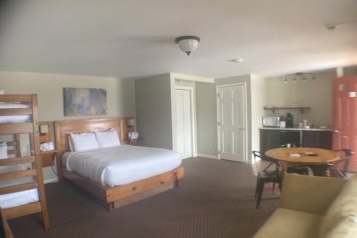 1 Queen Bed (55 of 80)