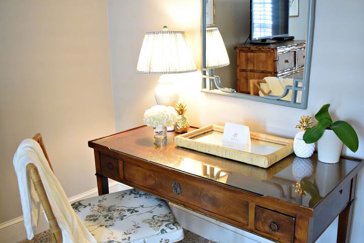 Room 40 of 227