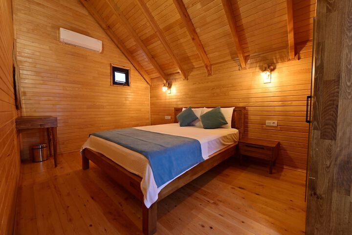 Room 4 of 25