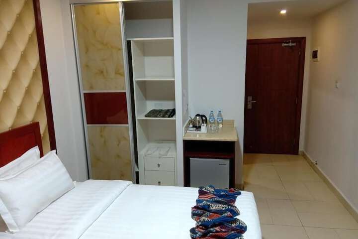 Room 8 of 14