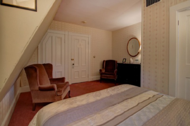 Room 120 of 408