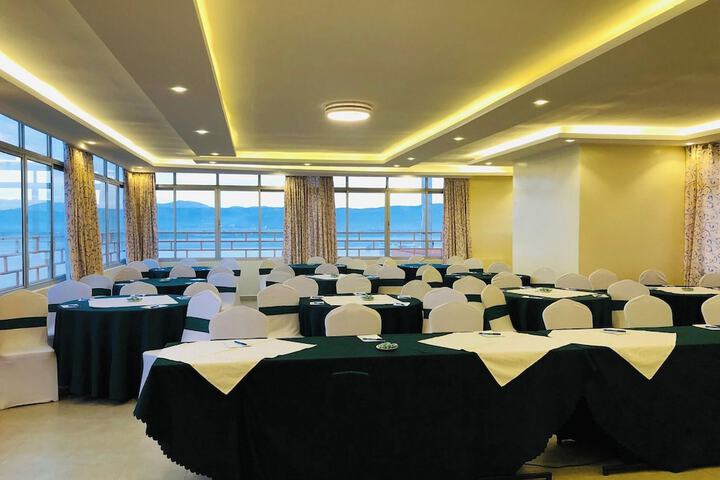 Ballroom/Hall 69 of 114