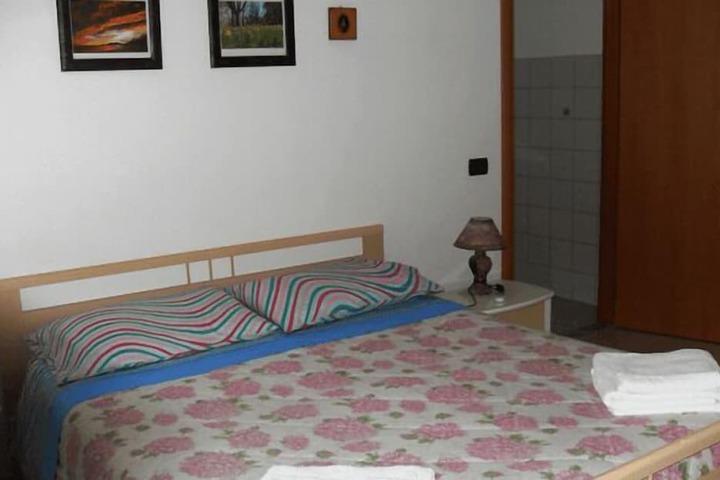 Room 6 of 68