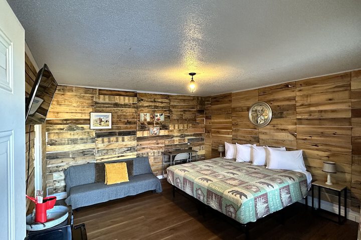 1 King Bed Balcony (8 of 8)