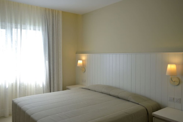 Room 13 of 38
