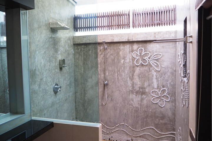 Room 76 of 106